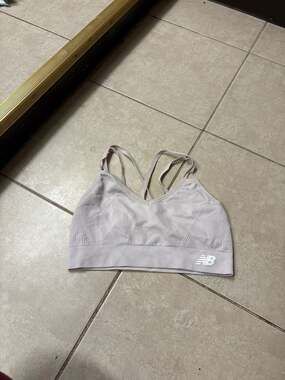 New Balance Seamless Light Support Strappy Back Sports Bra in Mauve